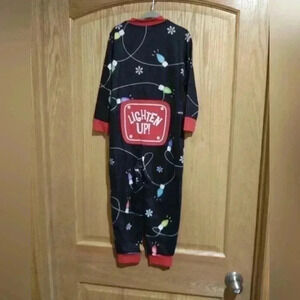 IFFEI youth 3-4 black lights one piece pajama pockets snaps Christmas